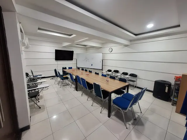 Ruang Meeting tampak menyeluruh