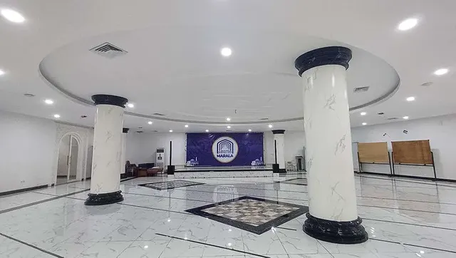 Aula Serbaguna dengan panggung dan backdrop